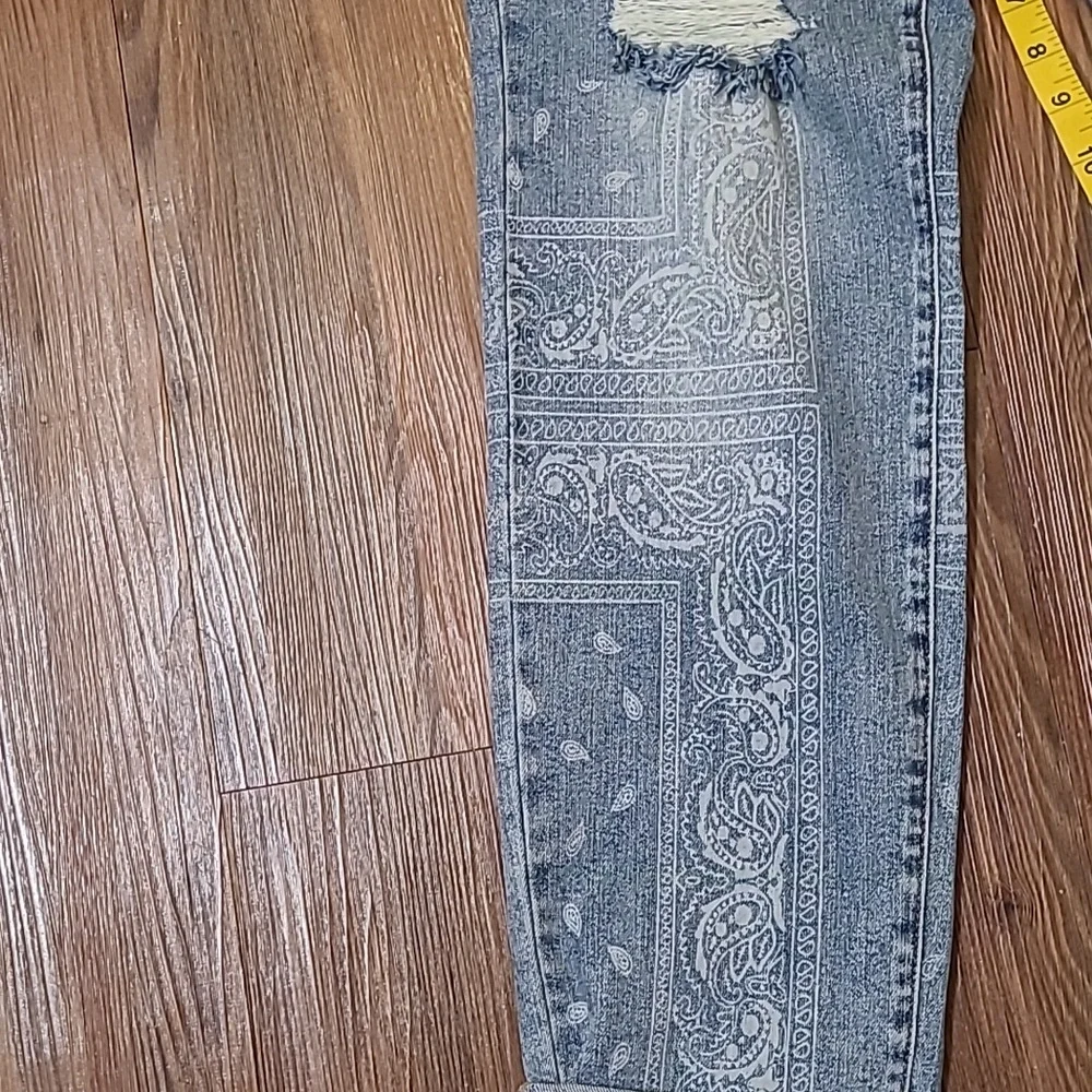 Judy‎ Blue Light Blue Paisley Boyfriend Jeans